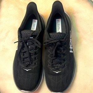 Hoka Mach 4 women’s black running shoes size 9.5